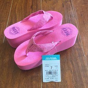 NWT Reef Sandy Hi Platform Flip Flops 7 Pink